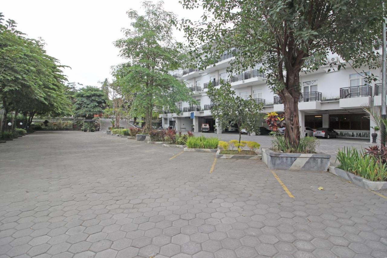 Reddoorz Premium Near Sleman City Hall Yogyakarta Exterior foto