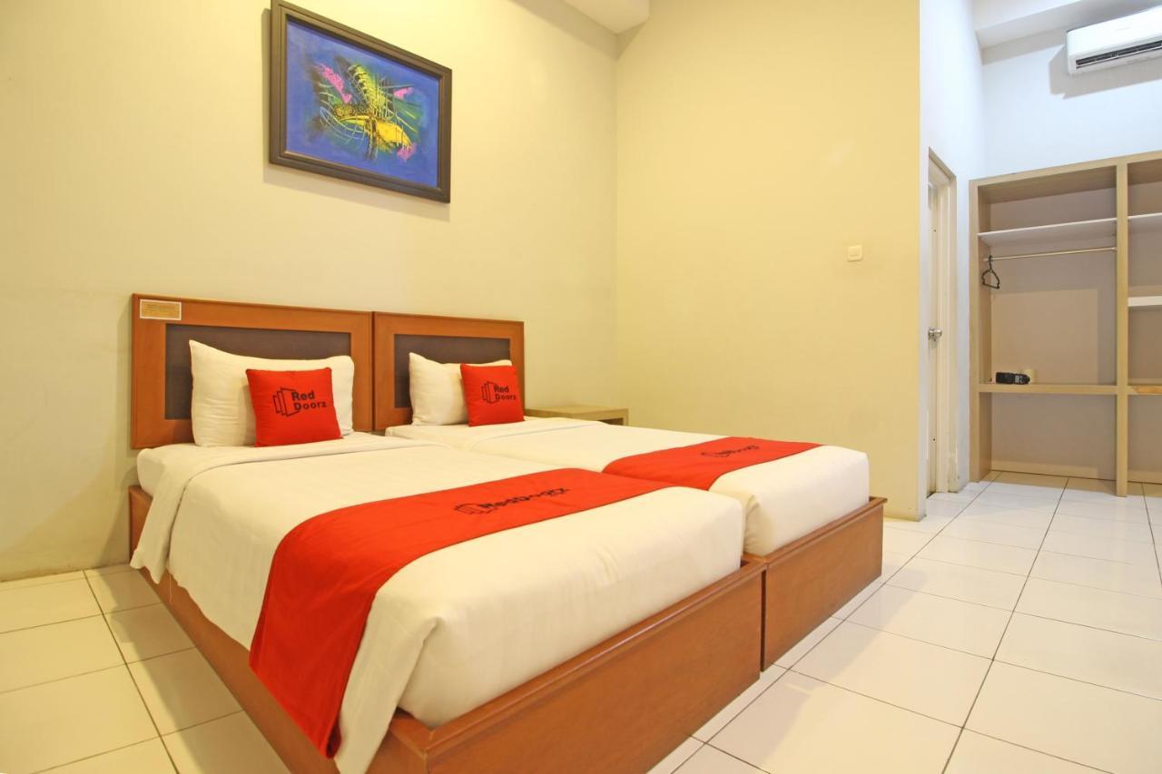Reddoorz Premium Near Sleman City Hall Yogyakarta Exterior foto