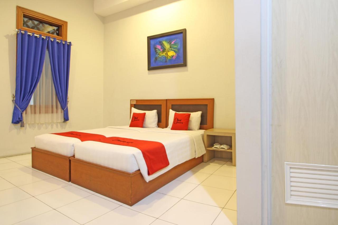 Reddoorz Premium Near Sleman City Hall Yogyakarta Exterior foto